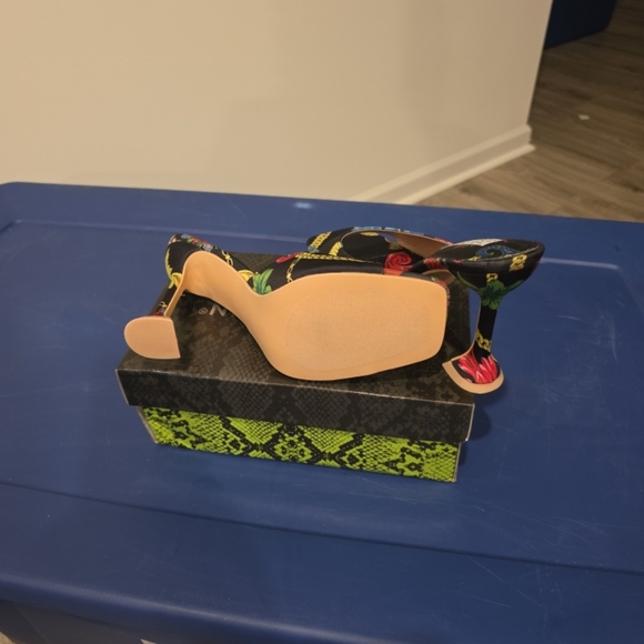 Cape Robbin Black Multicolor Heels - Picture 7 of 7